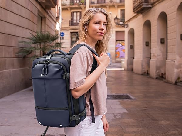 Lightweight 50L Travel Backpack with Compression System & USB Charging - QUARATI