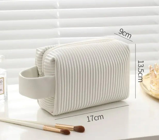 Makeup Organizer Bag – High Capacity Cosmetic Storage Case - QUARATI
