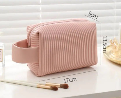 Makeup Organizer Bag – High Capacity Cosmetic Storage Case - QUARATI