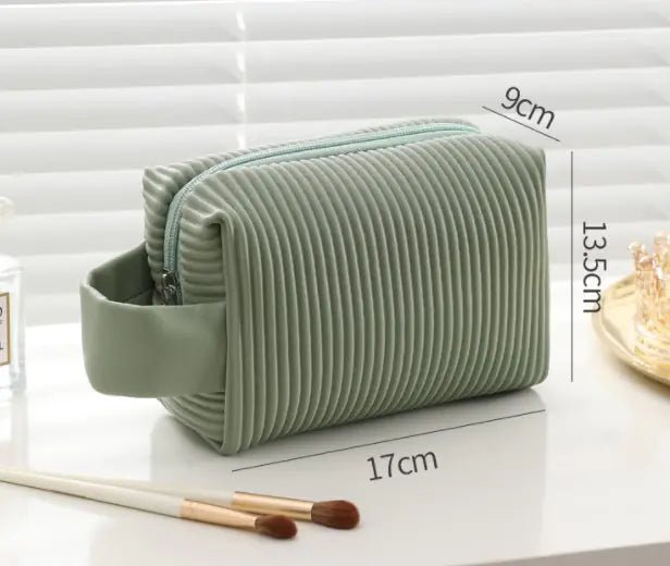 Makeup Organizer Bag – High Capacity Cosmetic Storage Case - QUARATI
